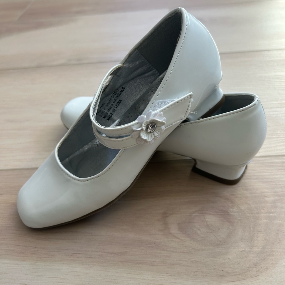 Girls white patent Mary Jane’s